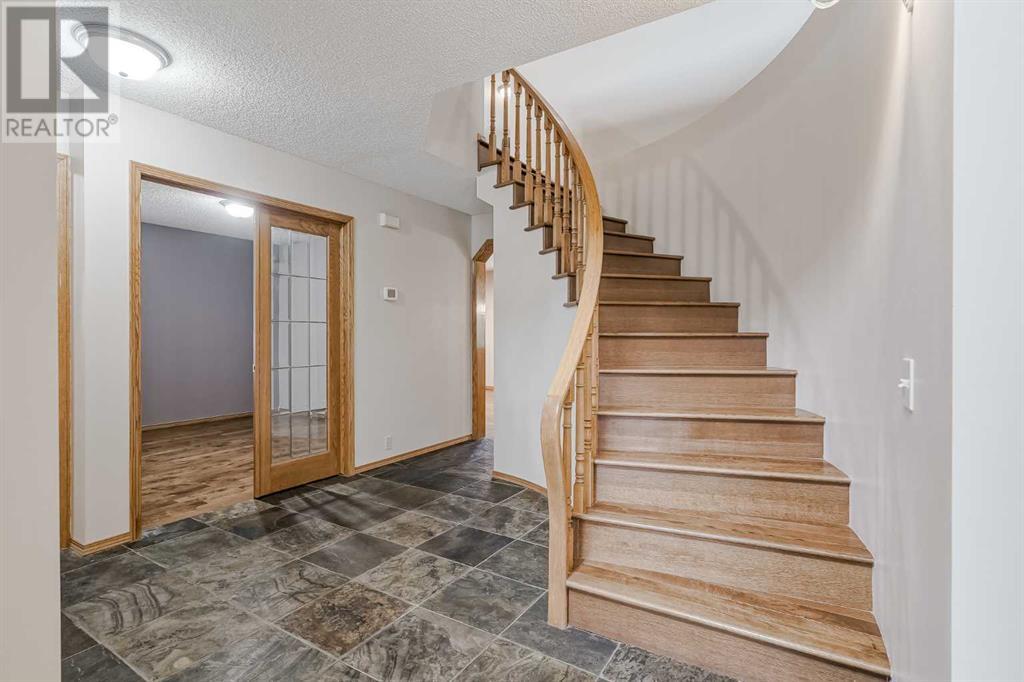 Property at 30 Sunset Way SE image 3