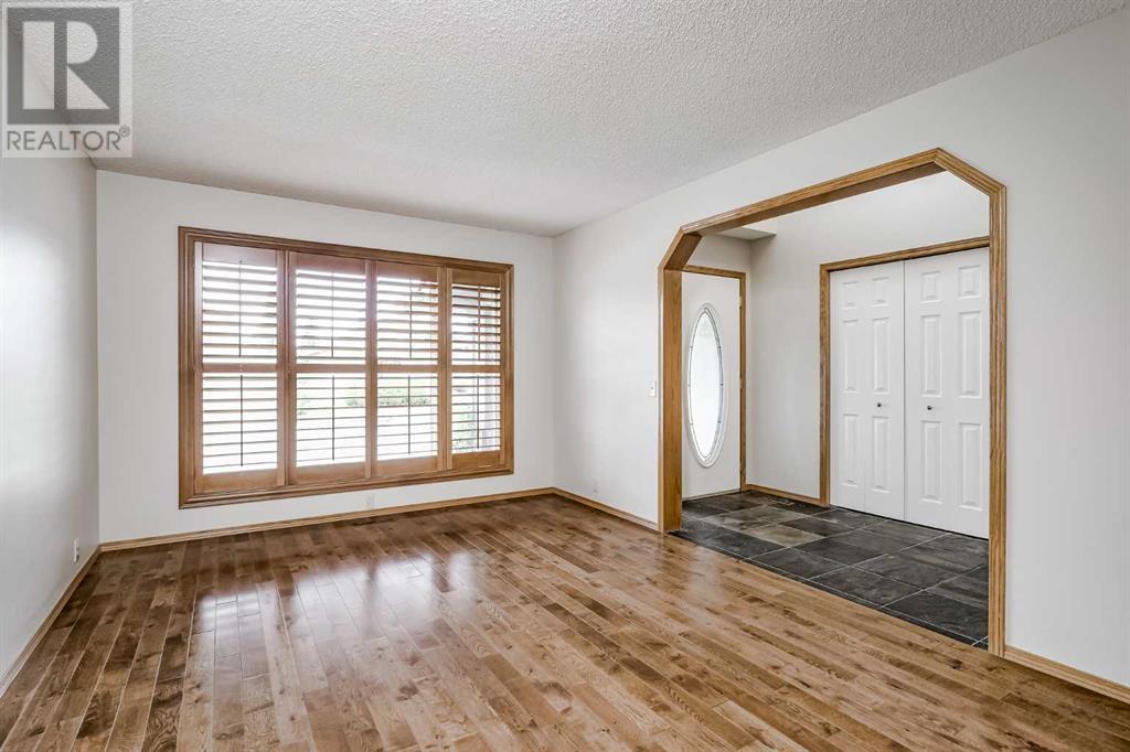 Property at 30 Sunset Way SE image 5