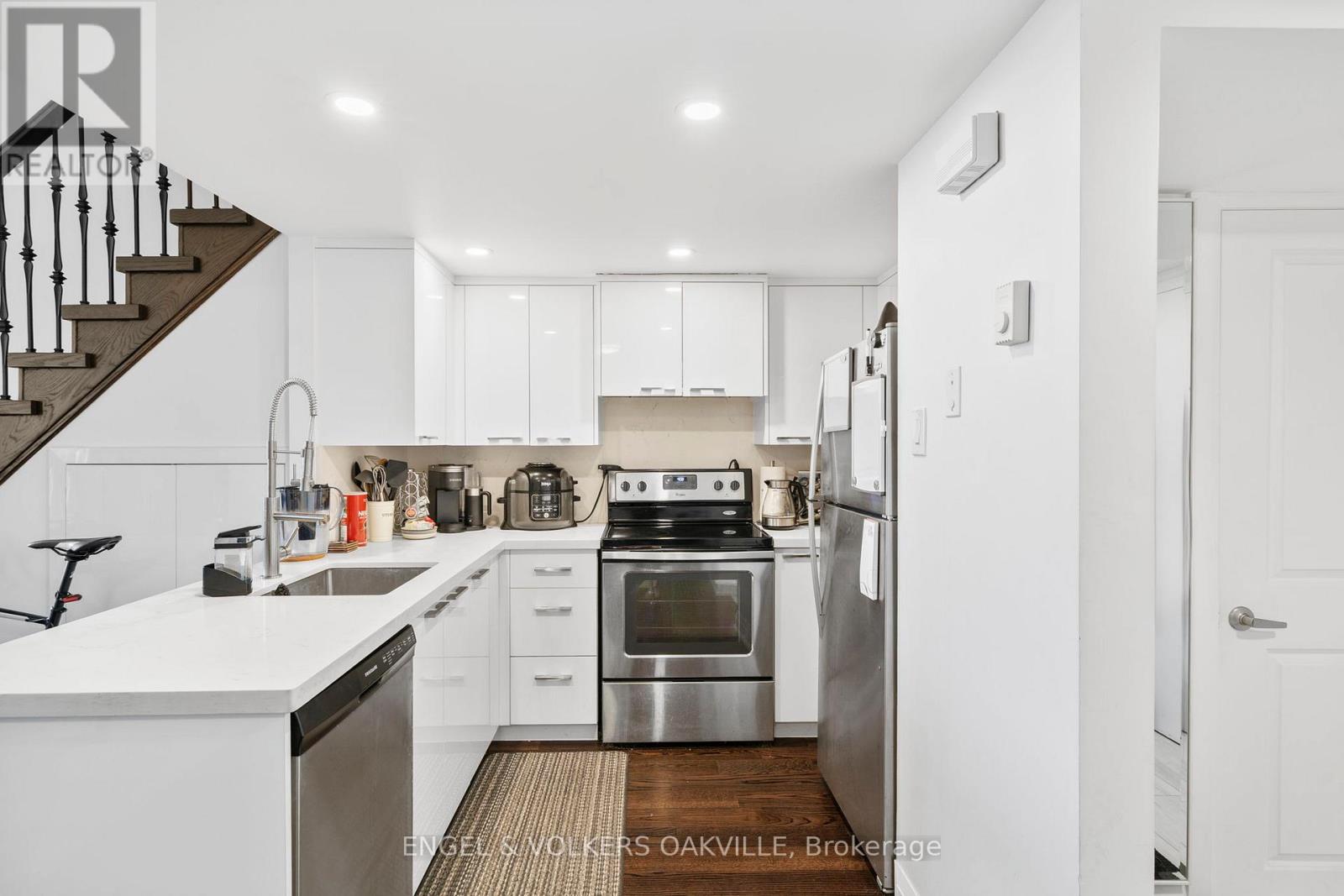 416 - 100 Bronte Road, Oakville, Ontario  L6L 6L5 - Photo 5 - W12258394