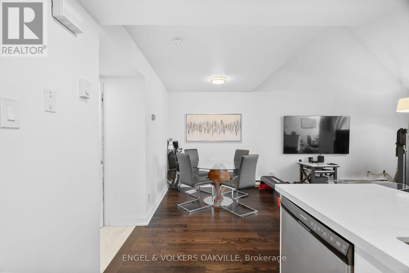 416 - 100 Bronte Road, Oakville, Ontario  L6L 6L5 - Photo 9 - W12258394