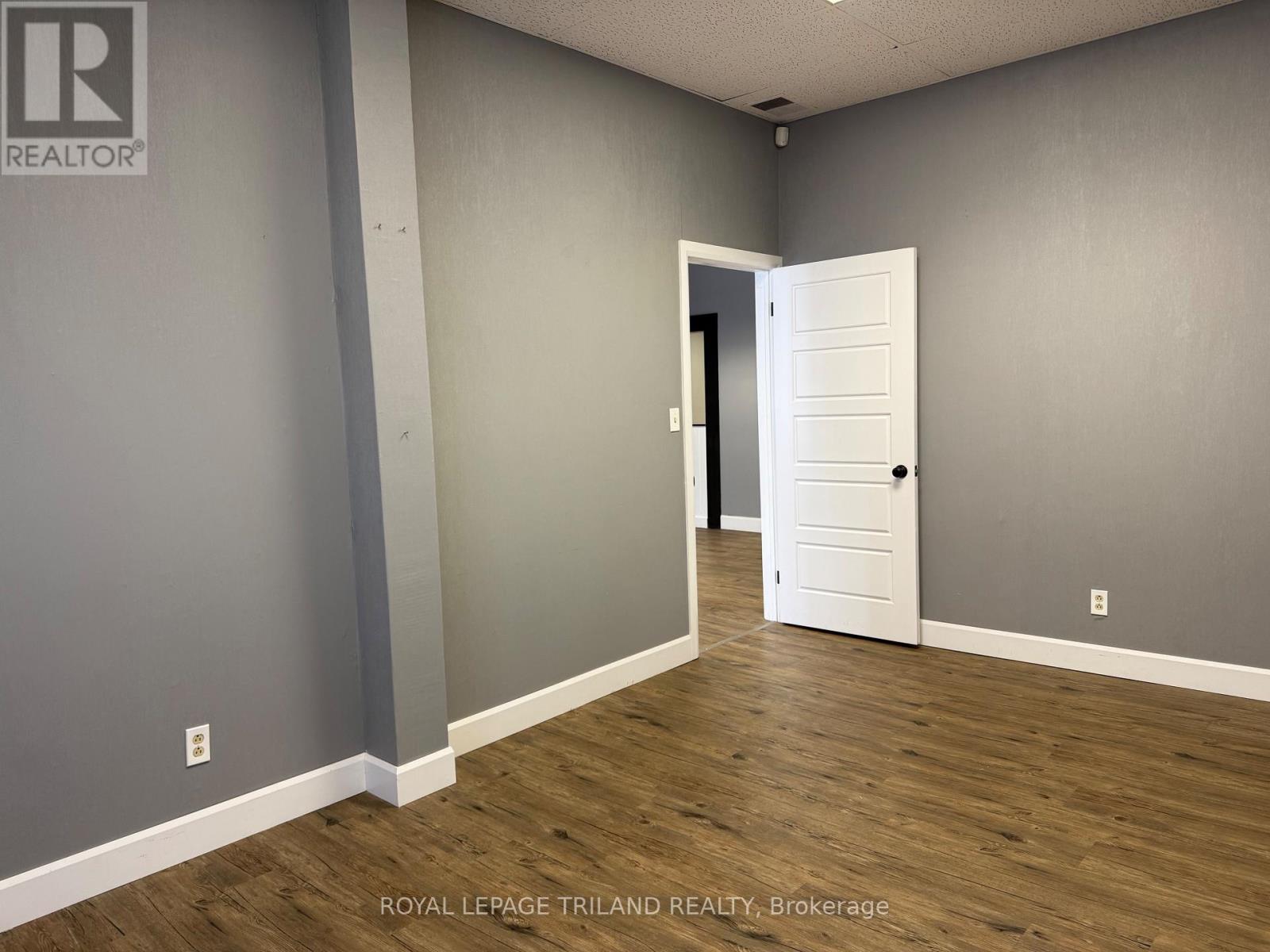 Main Floor - 656 Talbot Street, St. Thomas, Ontario  N5P 1C8 - Photo 17 - X12258441