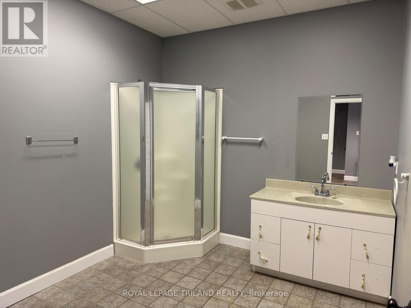 Main Floor - 656 Talbot Street, St. Thomas, Ontario  N5P 1C8 - Photo 19 - X12258441