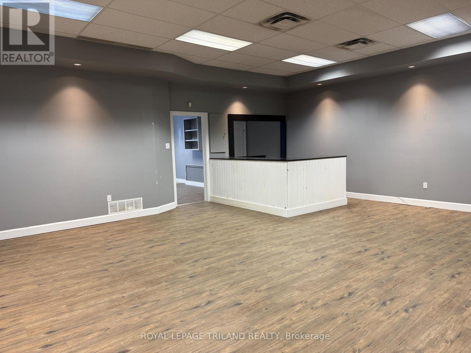 Main Floor - 656 Talbot Street, St. Thomas, Ontario  N5P 1C8 - Photo 28 - X12258441