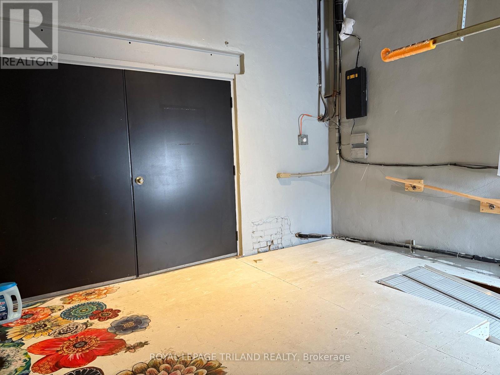 Main Floor - 656 Talbot Street, St. Thomas, Ontario  N5P 1C8 - Photo 34 - X12258441
