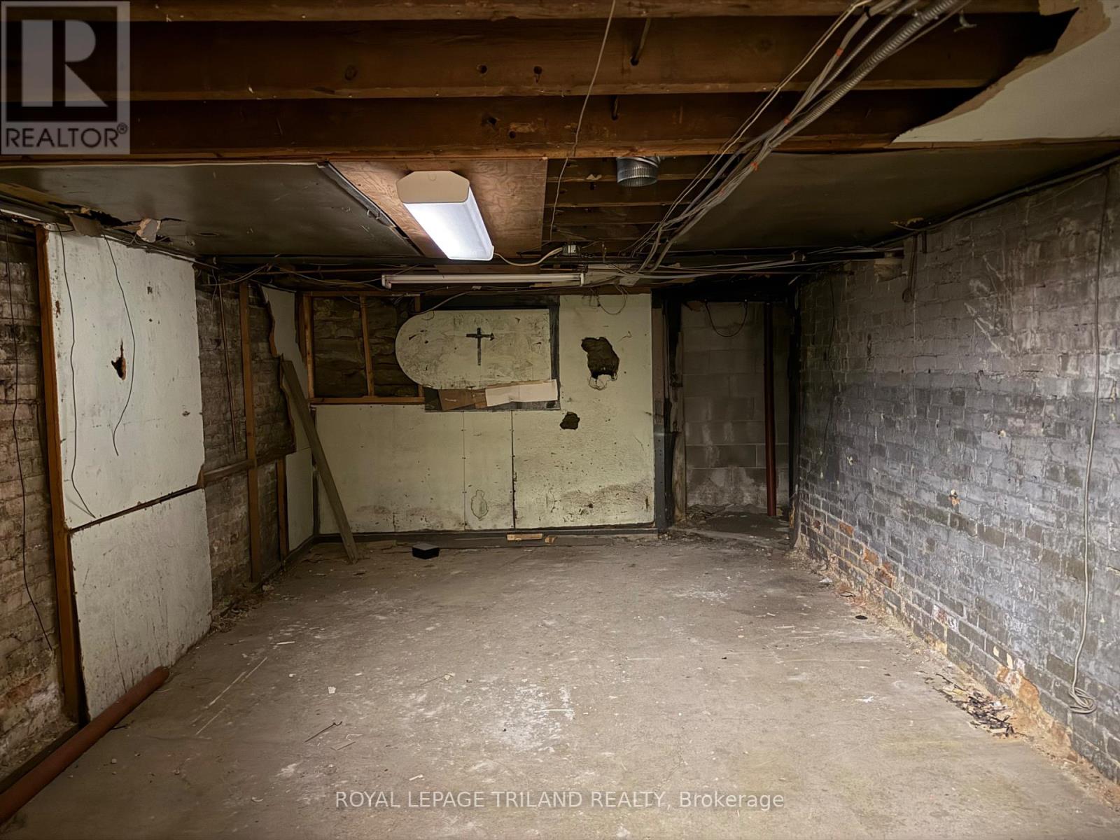 Main Floor - 656 Talbot Street, St. Thomas, Ontario  N5P 1C8 - Photo 39 - X12258441