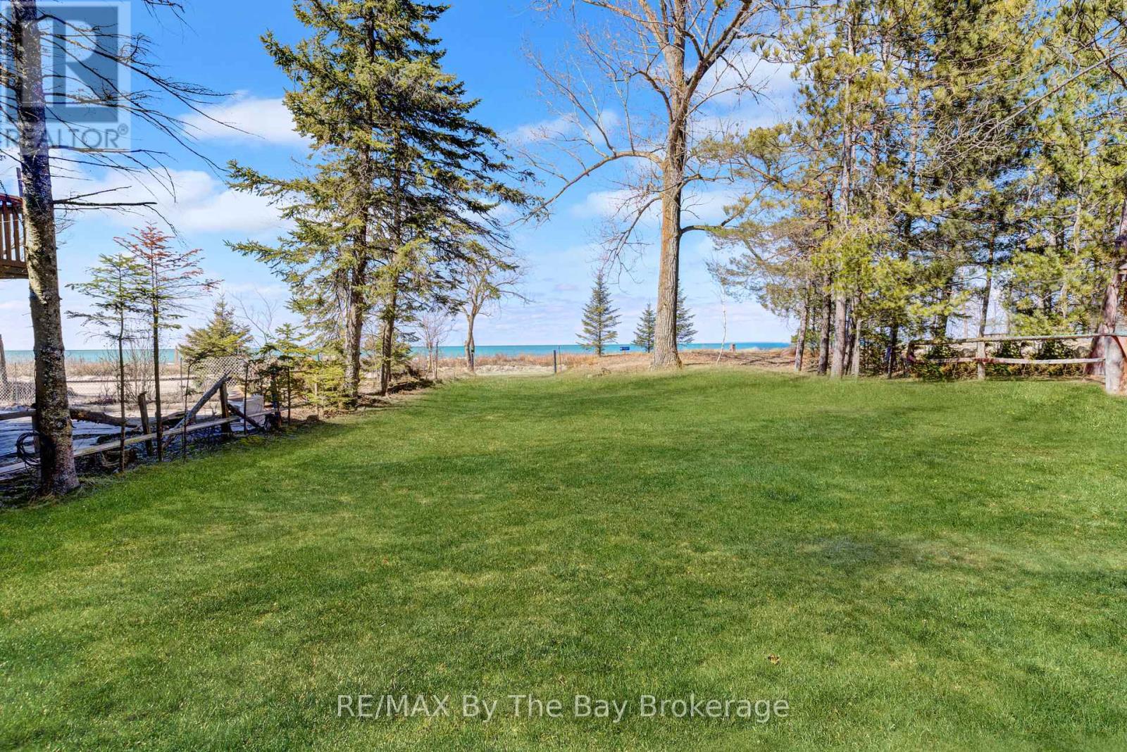 278 Coastline Drive, Wasaga Beach, Ontario  L9Z 2M4 - Photo 3 - S12258435