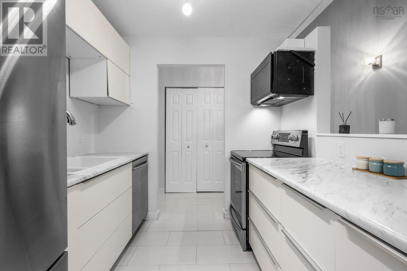 Property at 304 45 Chelton Woods Lane image 4