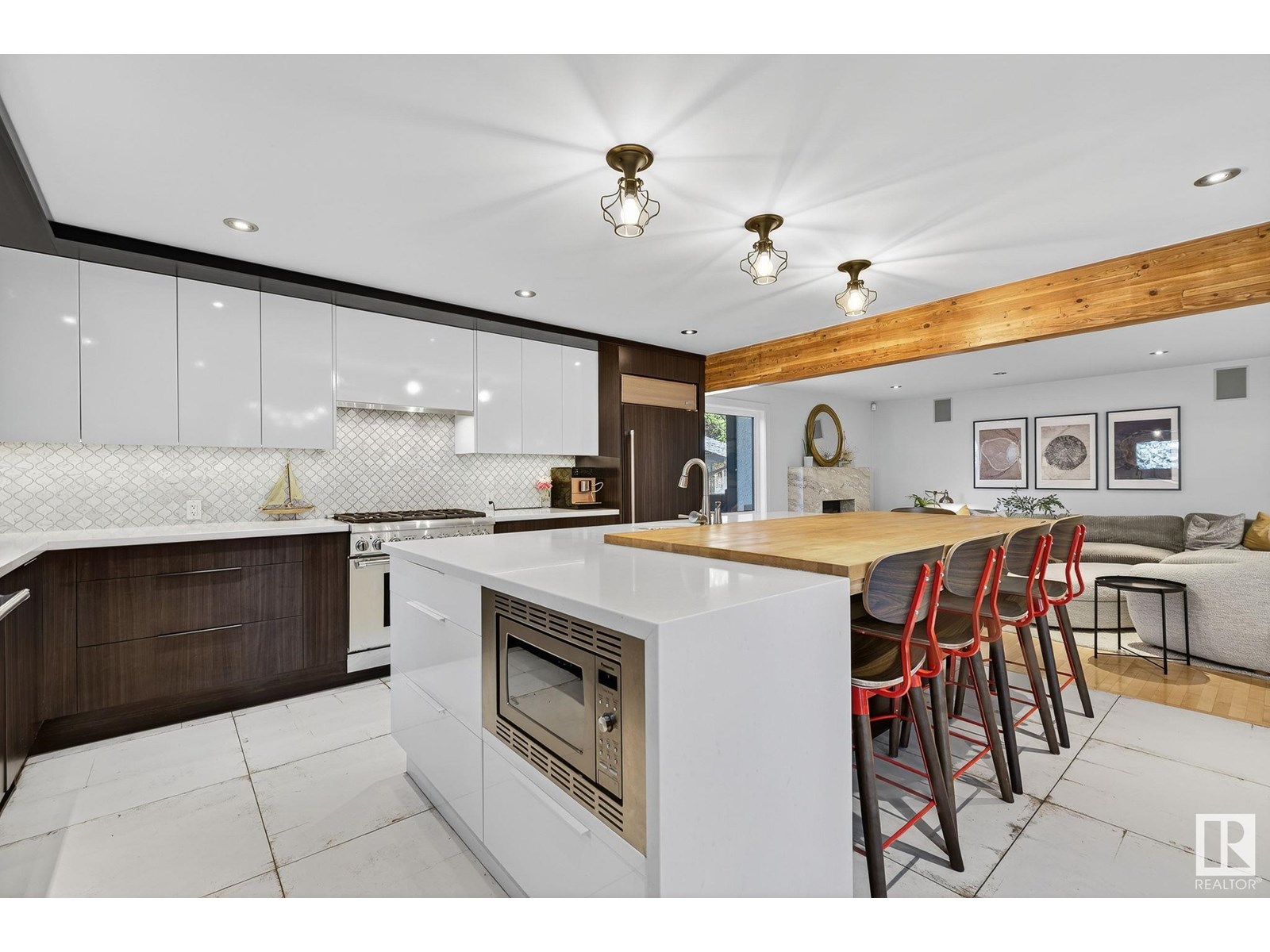 Property at 251 WAKINA DR NW image 5