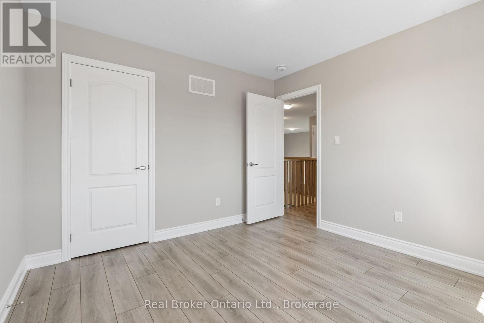 15 Venture Way, Thorold, Ontario  L2V 0G9 - Photo 29 - X12258486
