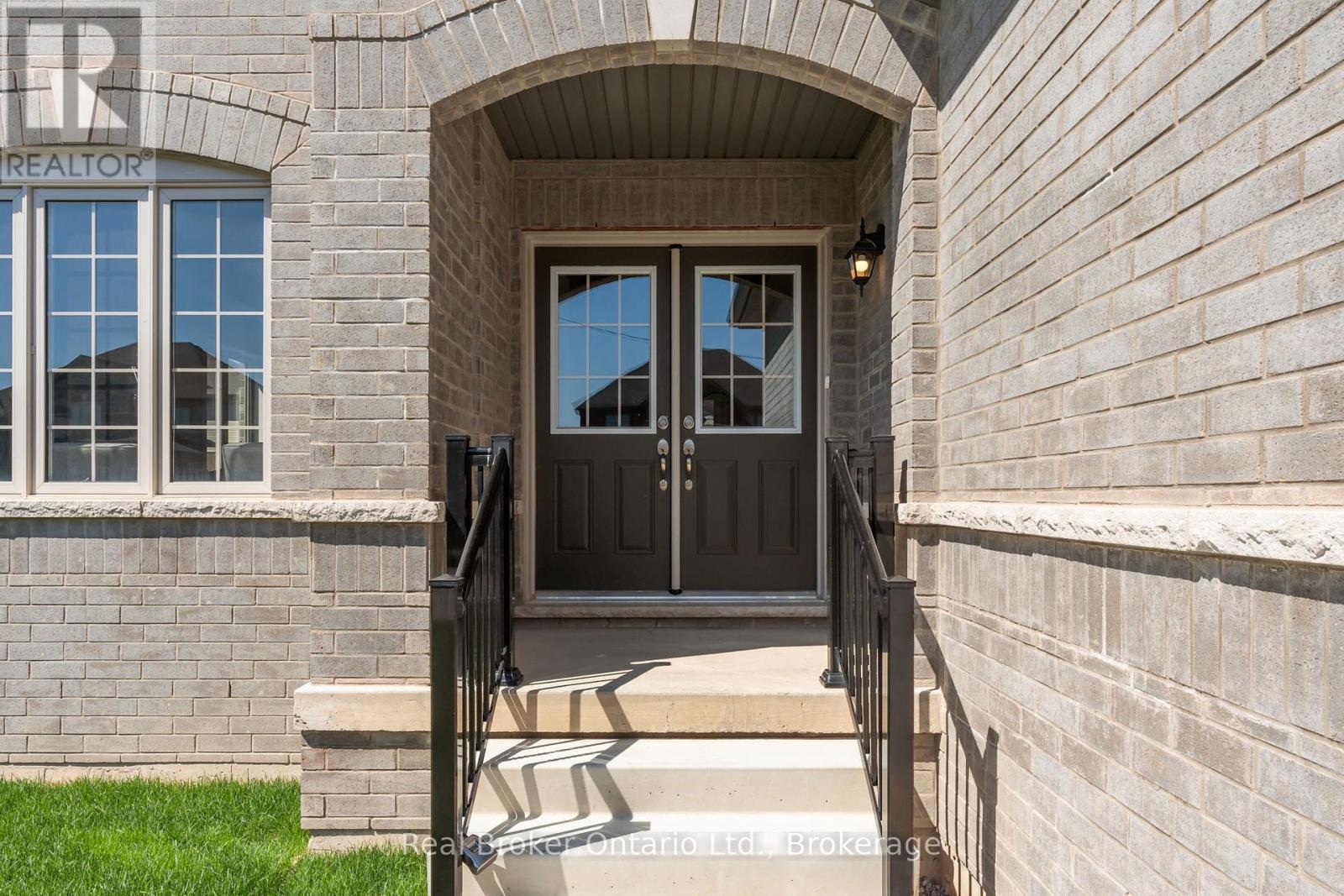 15 Venture Way, Thorold, Ontario  L2V 0G9 - Photo 3 - X12258486