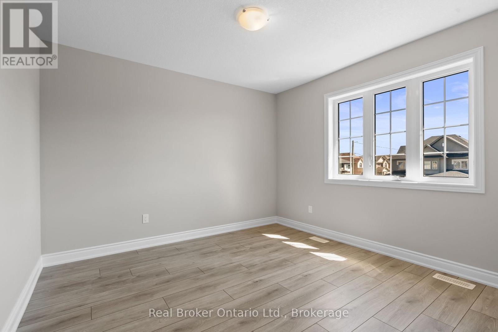 15 Venture Way, Thorold, Ontario  L2V 0G9 - Photo 31 - X12258486