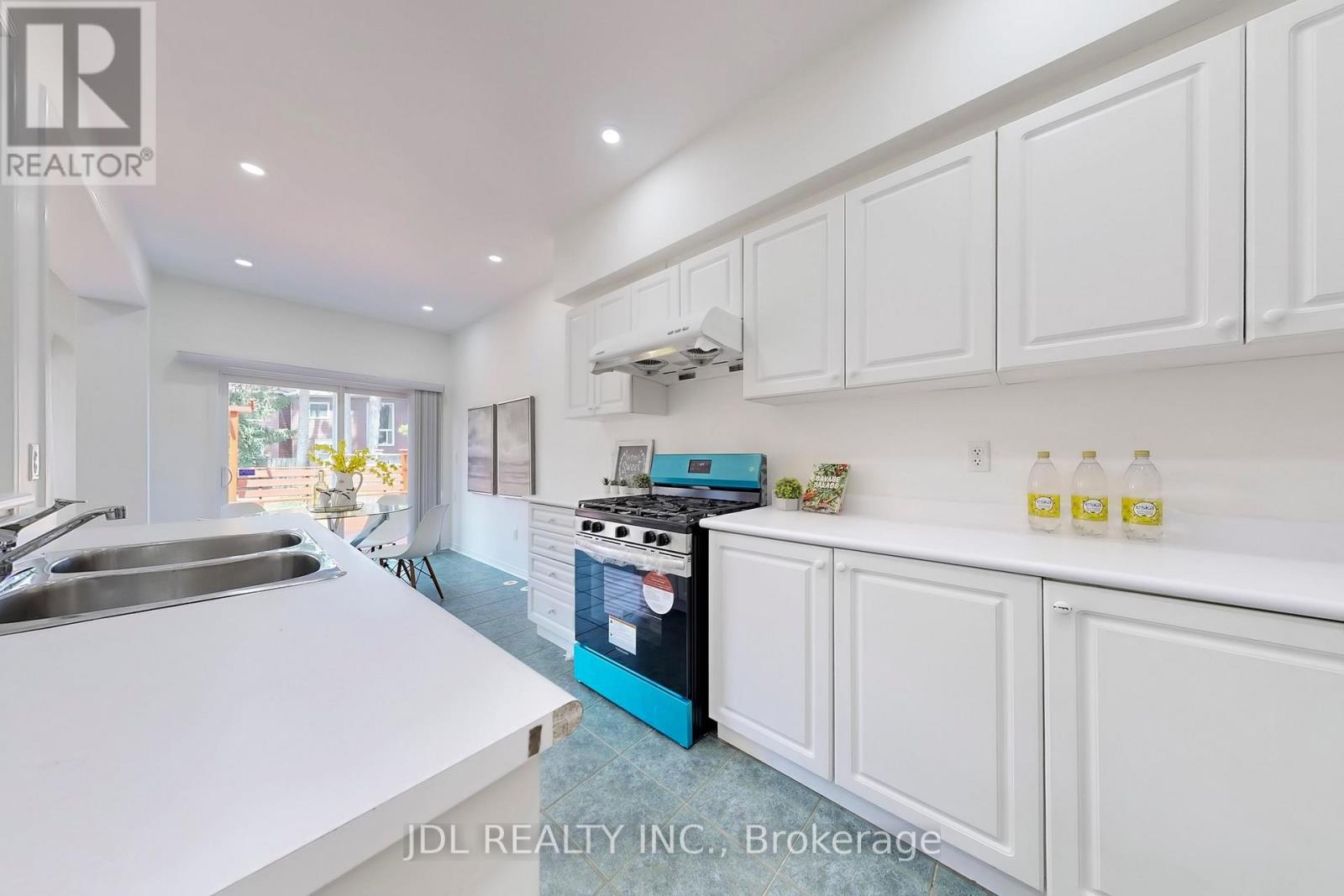 52 Wyper Square, Toronto, Ontario M1S 0B3 - Photo 8 - E12258481