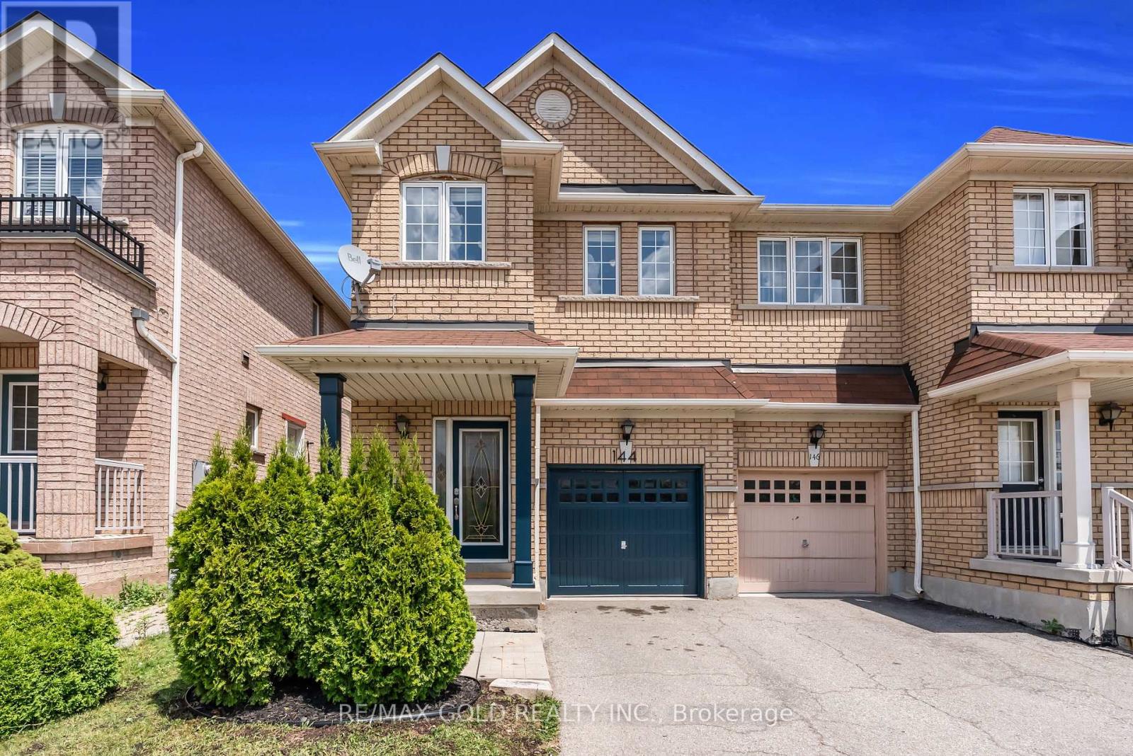 Property at 144 CRYSTALVIEW CRESCENT image 4