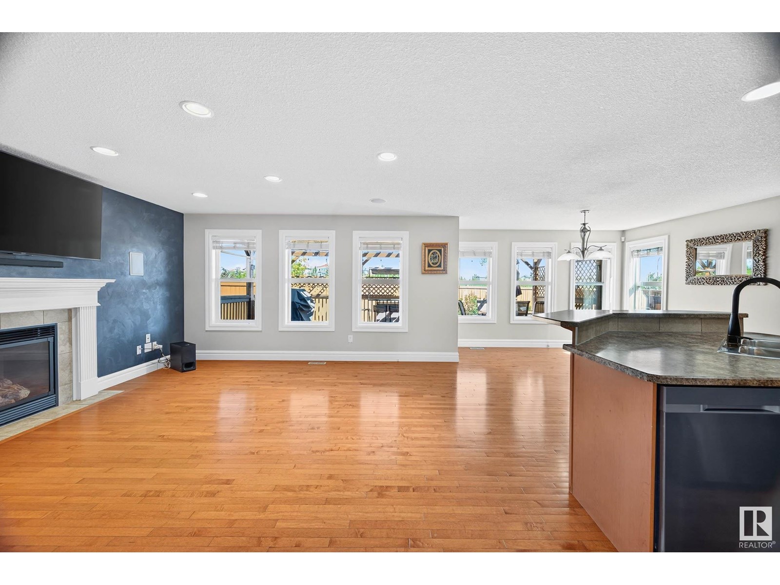 Property at 4224 157 AV NW image 3