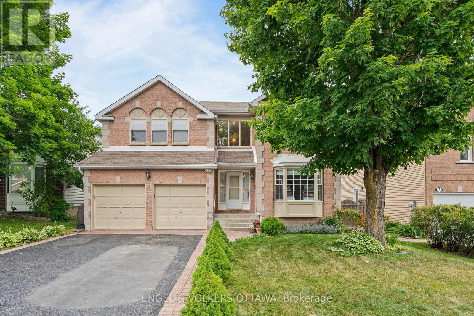 Property at 4 COLLINGWOOD CRESCENT image 1