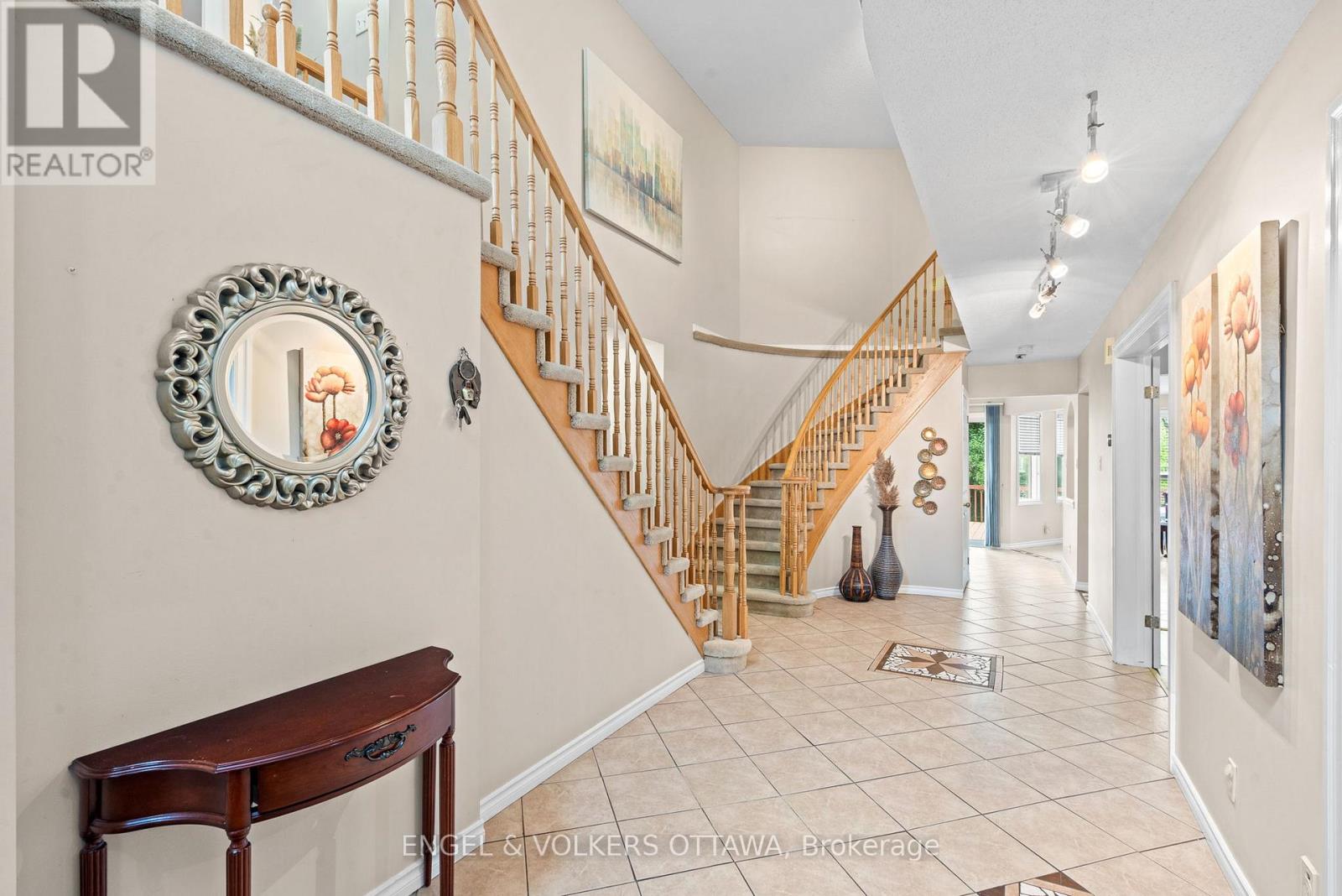 Property at 4 COLLINGWOOD CRESCENT image 3