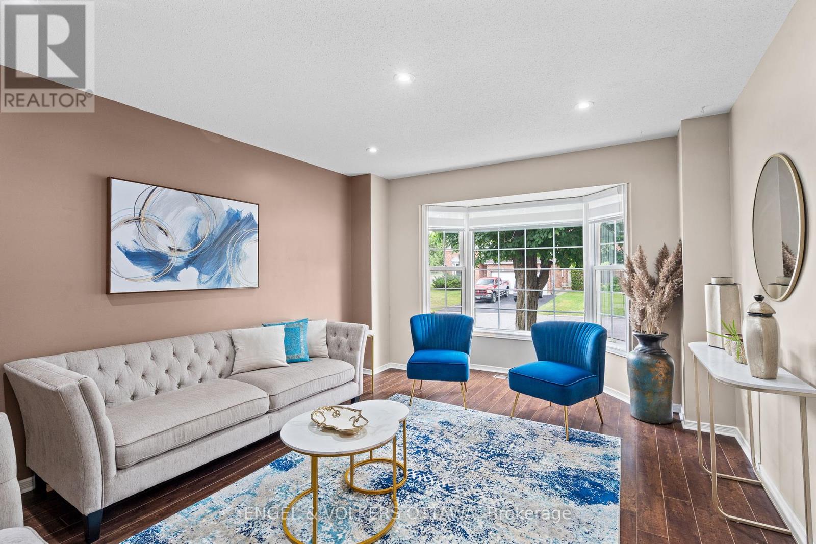 Property at 4 COLLINGWOOD CRESCENT image 4