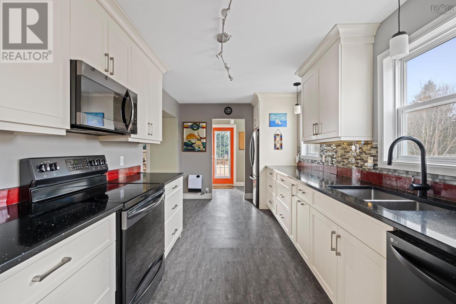 20 The Lane, Blue Rocks, Nova Scotia  B0J 2C0 - Photo 8 - 202508106