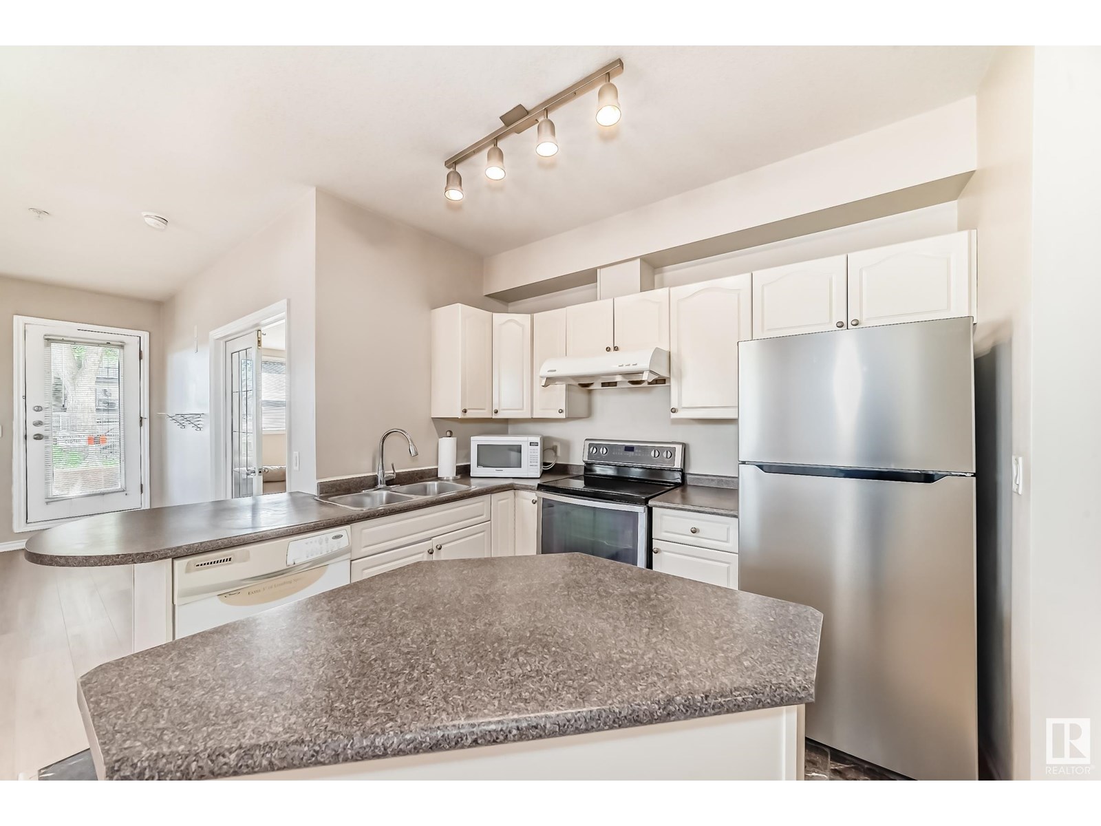 Property at #101 10346 117 ST NW image 3