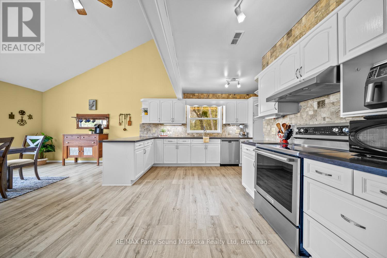 258 Lakeside Trail, Magnetawan, Ontario  P0A 1P0 - Photo 25 - X12224726