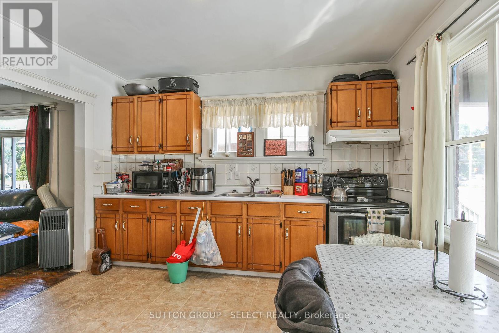 Property at 195 EGERTON STREET image 4