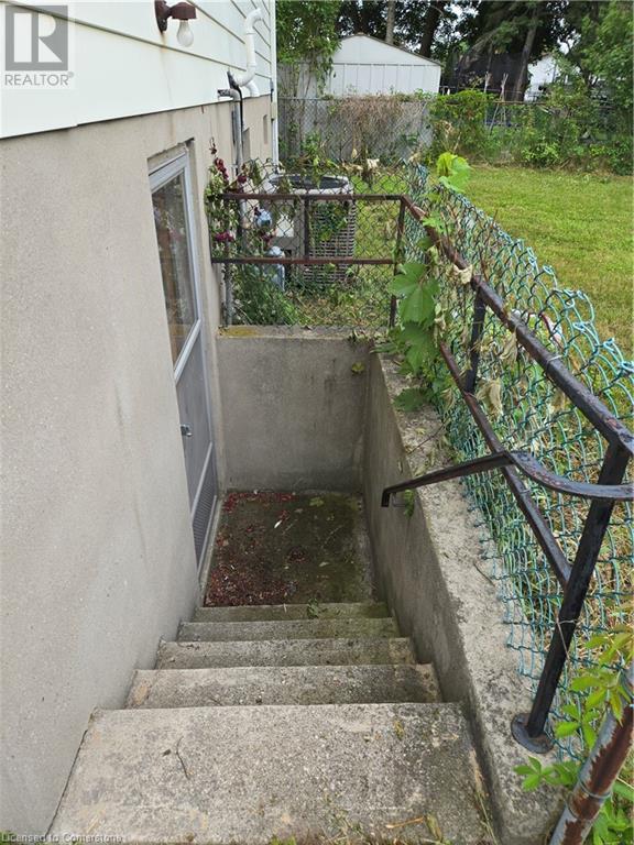 Property at 219 HUNTINGDON Crescent image 4