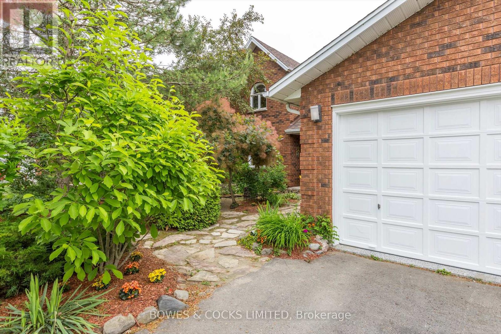 Property at 1543 SCOLLARD CRESCENT image 3