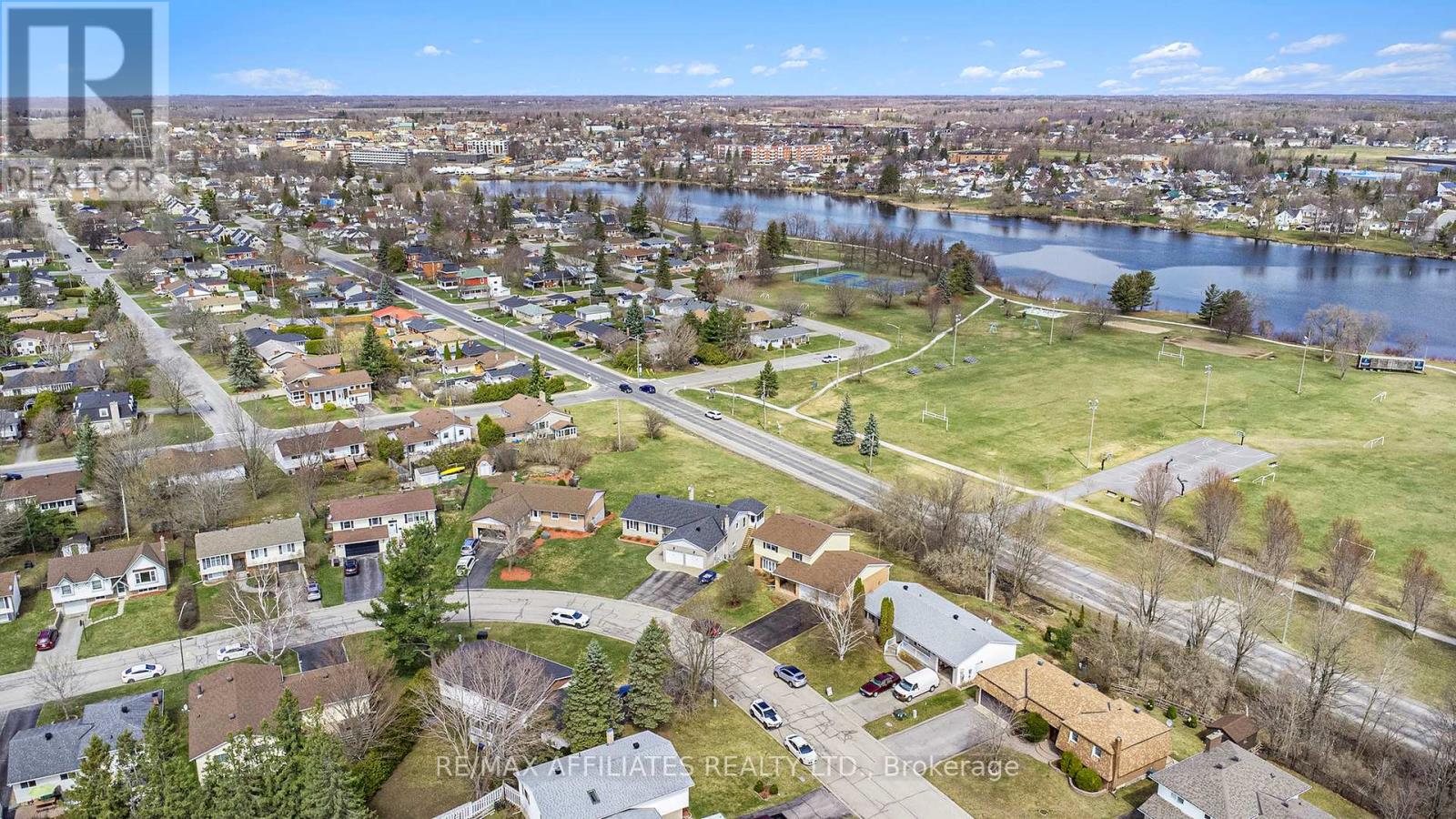 Property at 74 COLONEL BY CRESCENT image 3