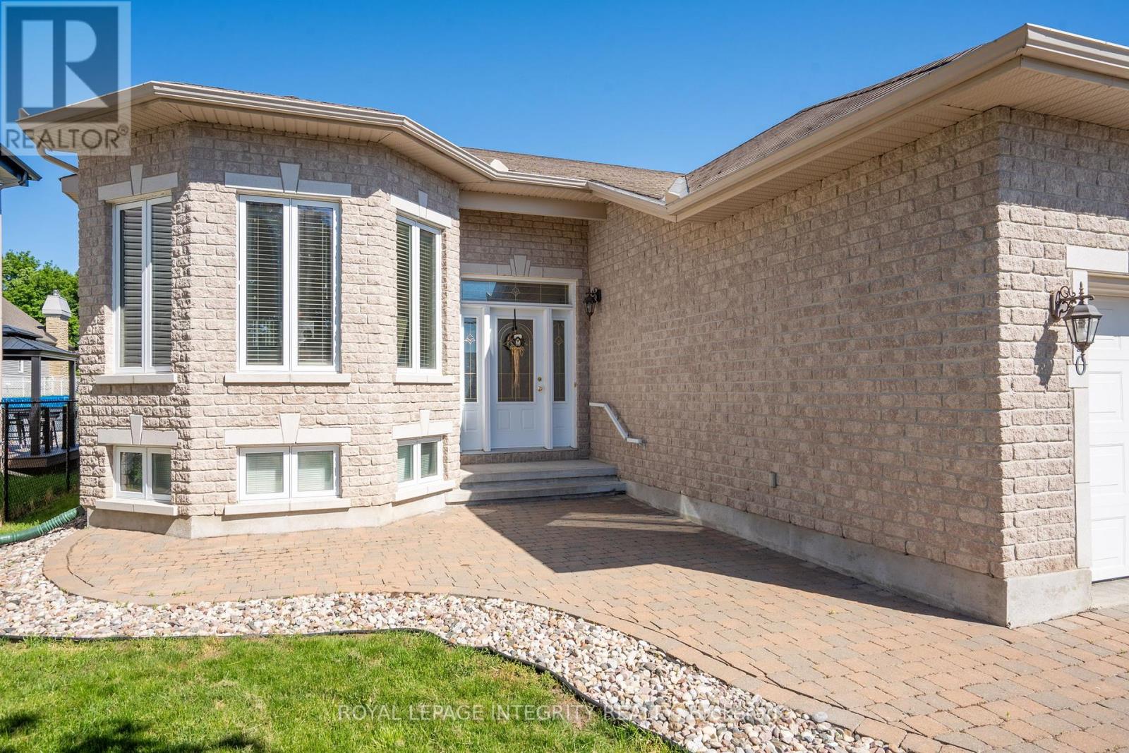 Property at 120 JASPER CRESCENT image 4