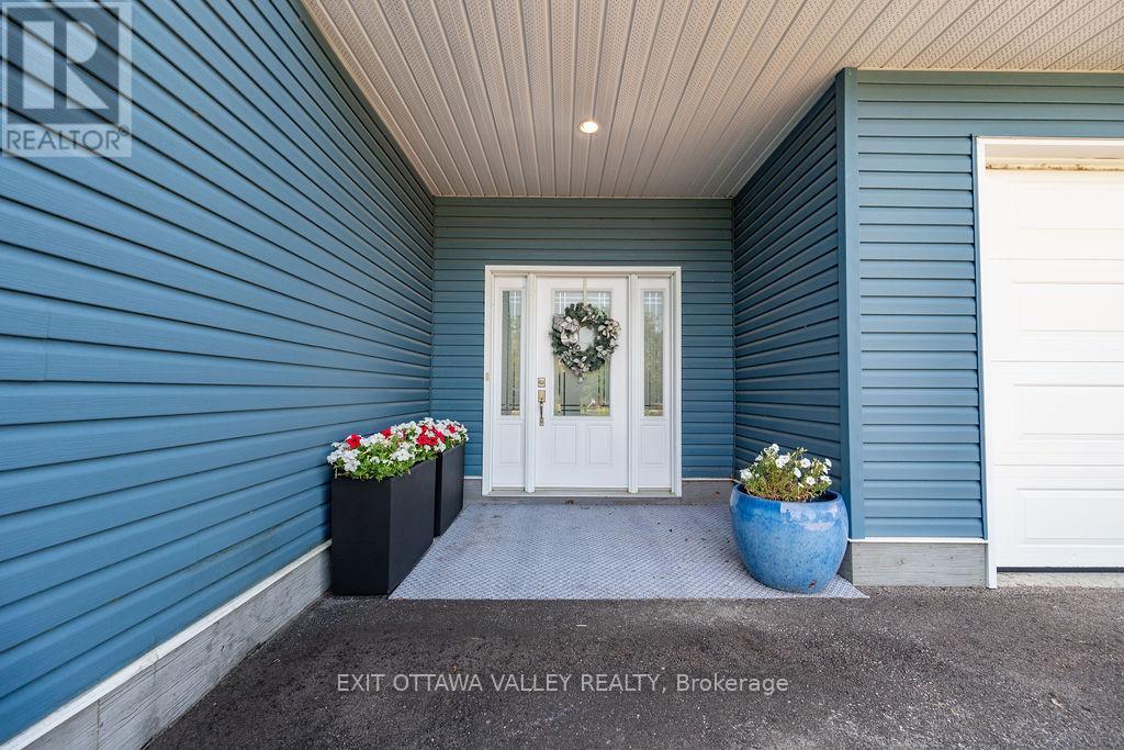 Property at 12 JAMIESON CRESCENT image 2