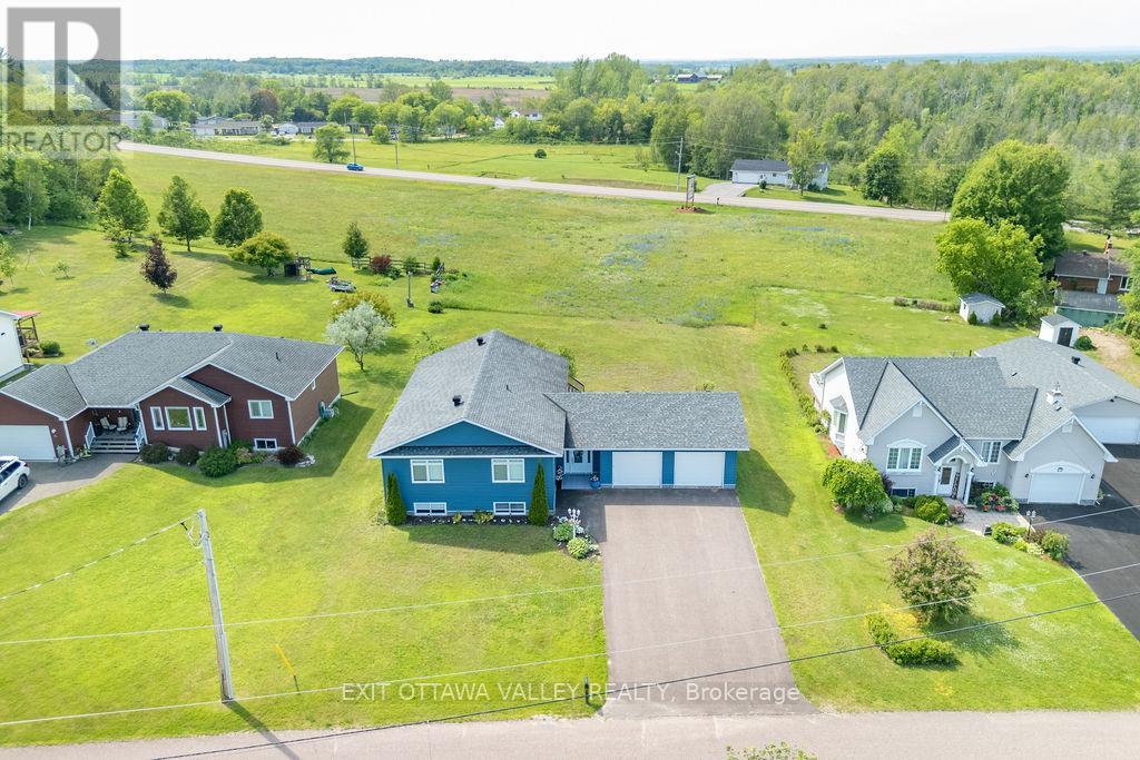 Property at 12 JAMIESON CRESCENT image 3