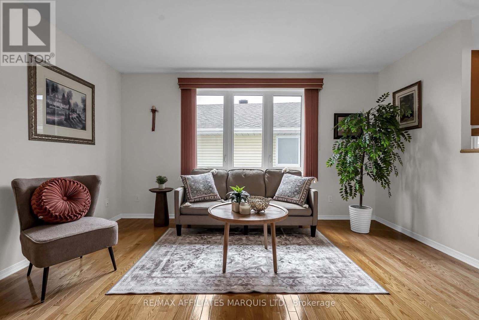 Property at 212 NORTHWOODS CRESCENT image 3