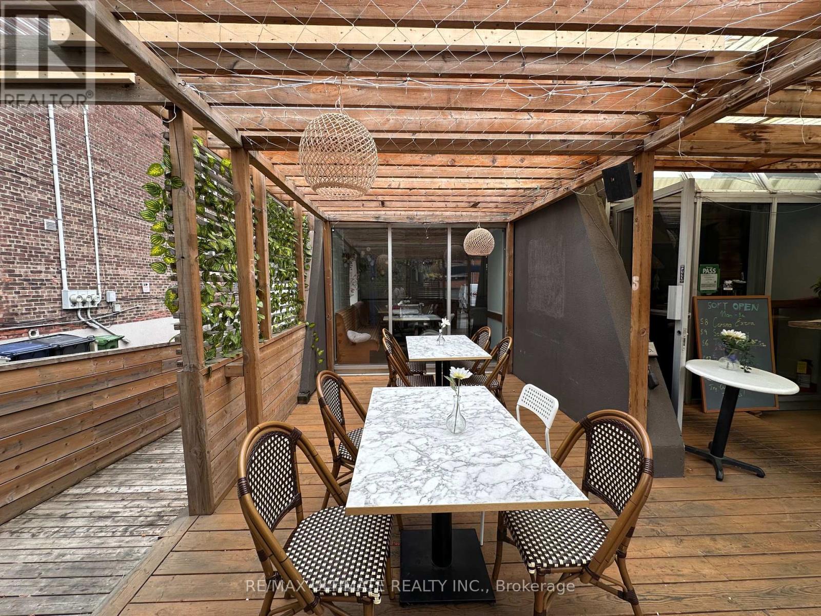 Property at 252 DUPONT STREET image 4