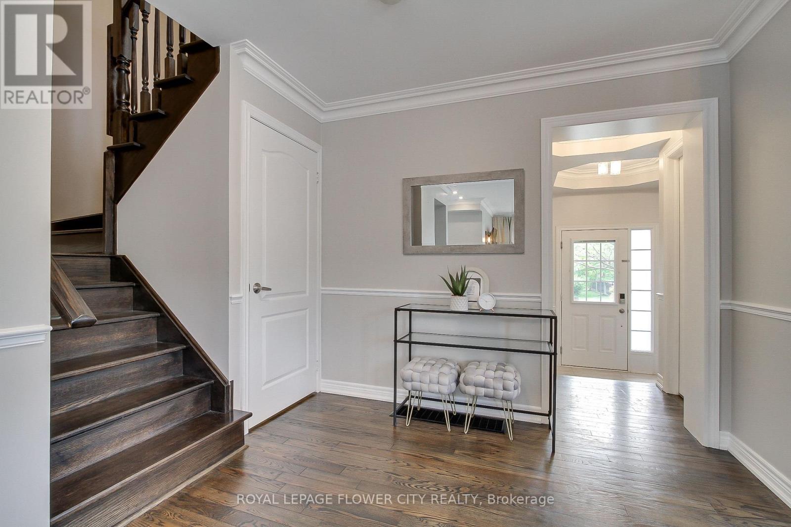 Property at 2 LANDER CRESCENT image 2