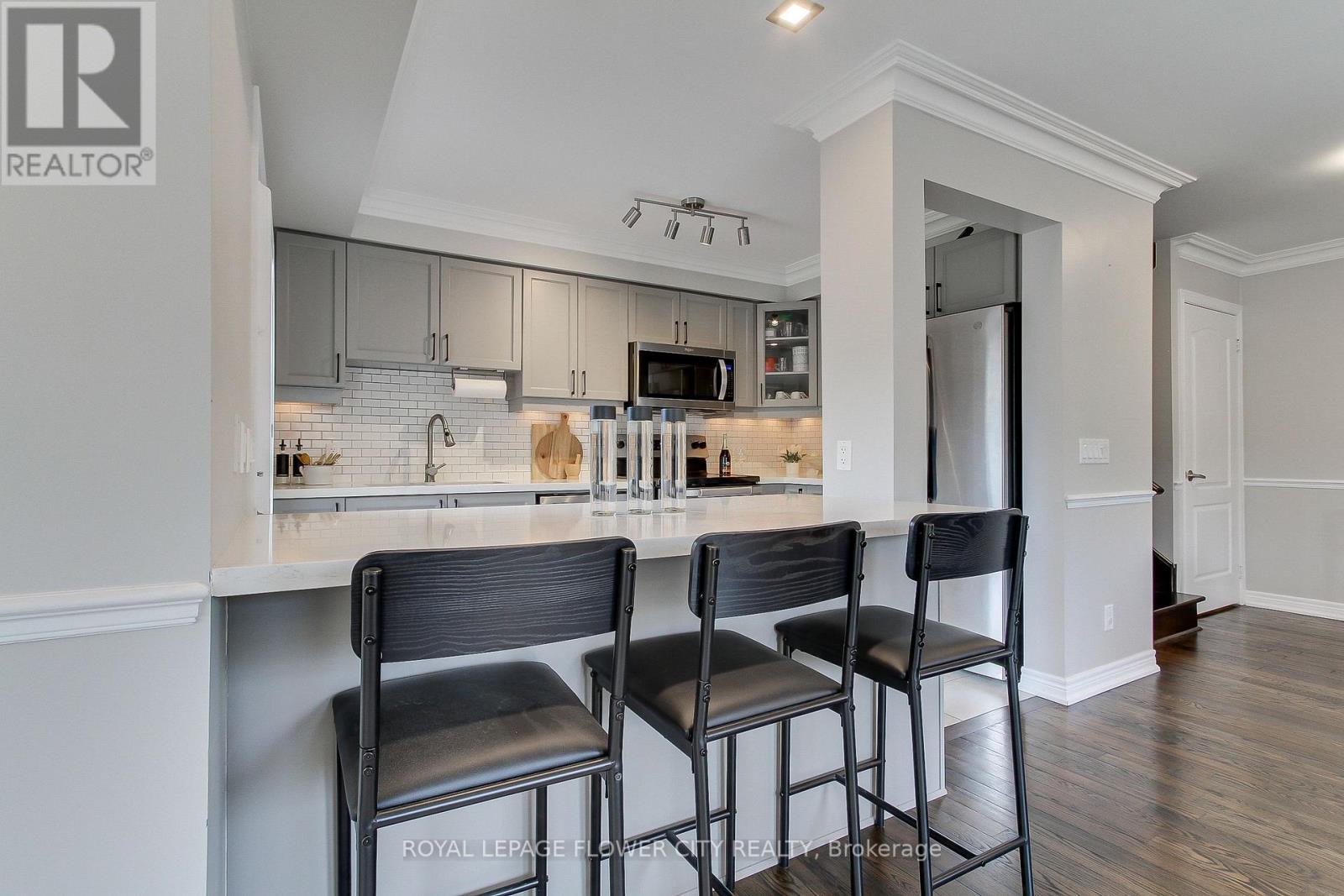 Property at 2 LANDER CRESCENT image 3