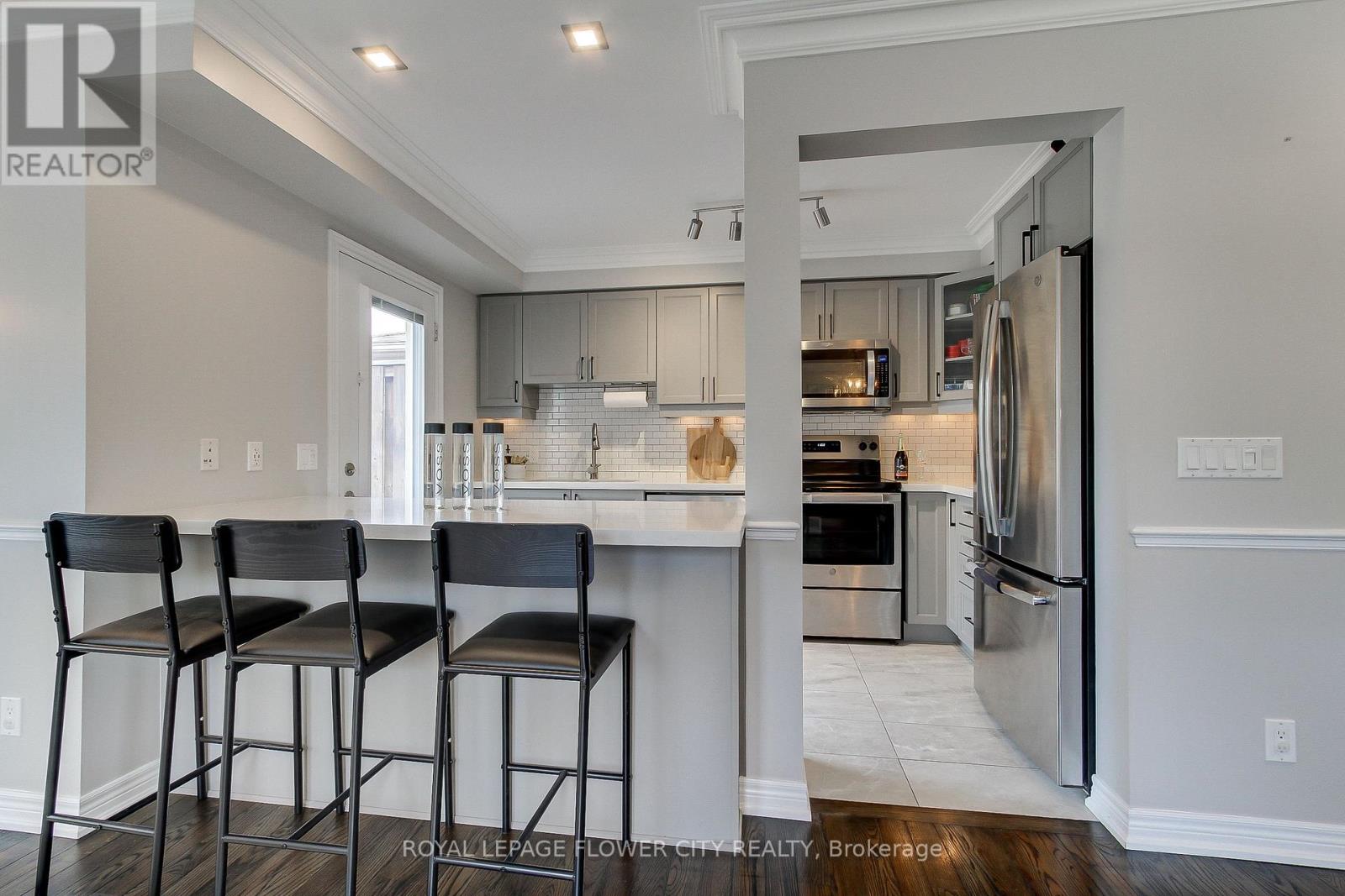 Property at 2 LANDER CRESCENT image 4