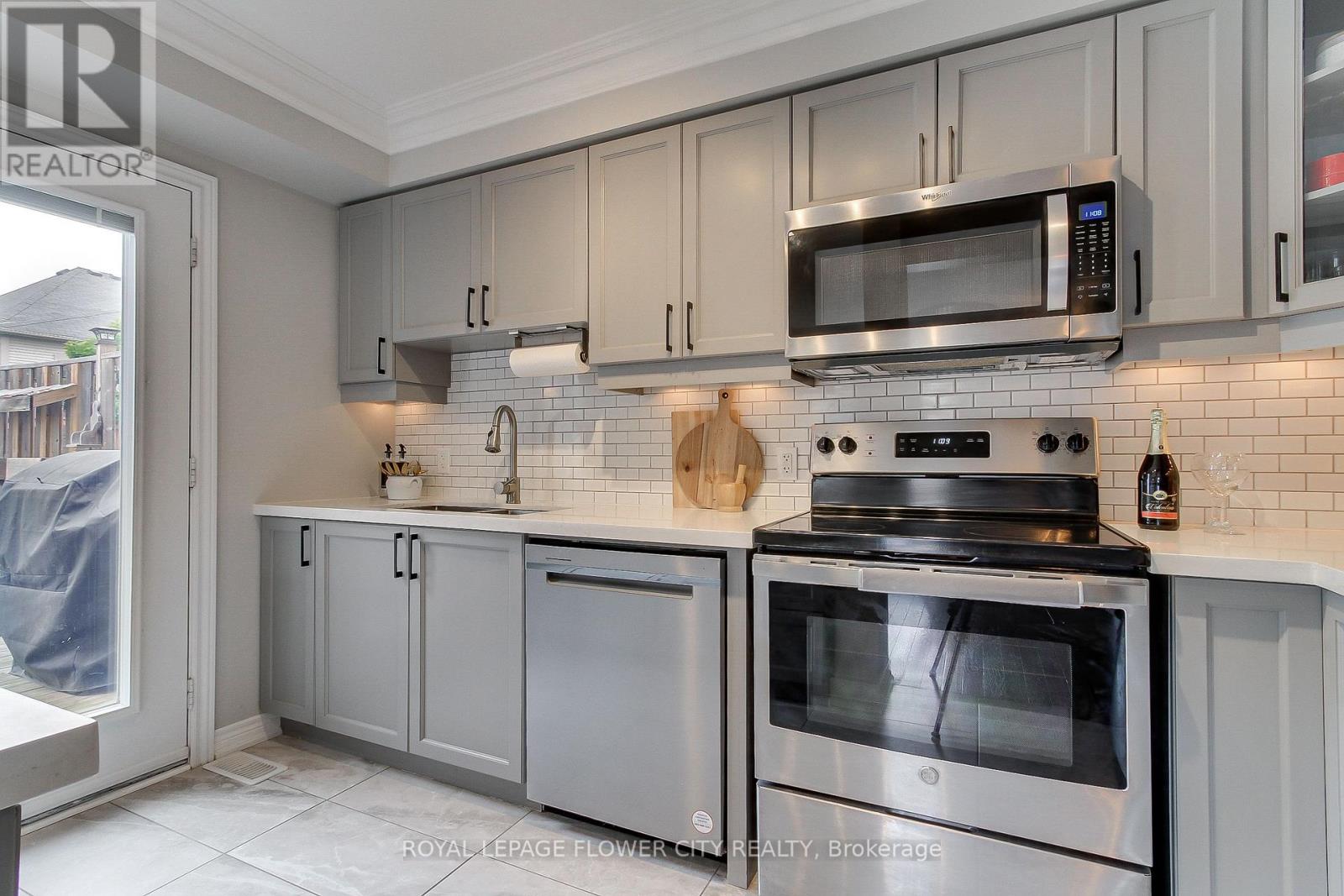 Property at 2 LANDER CRESCENT image 5