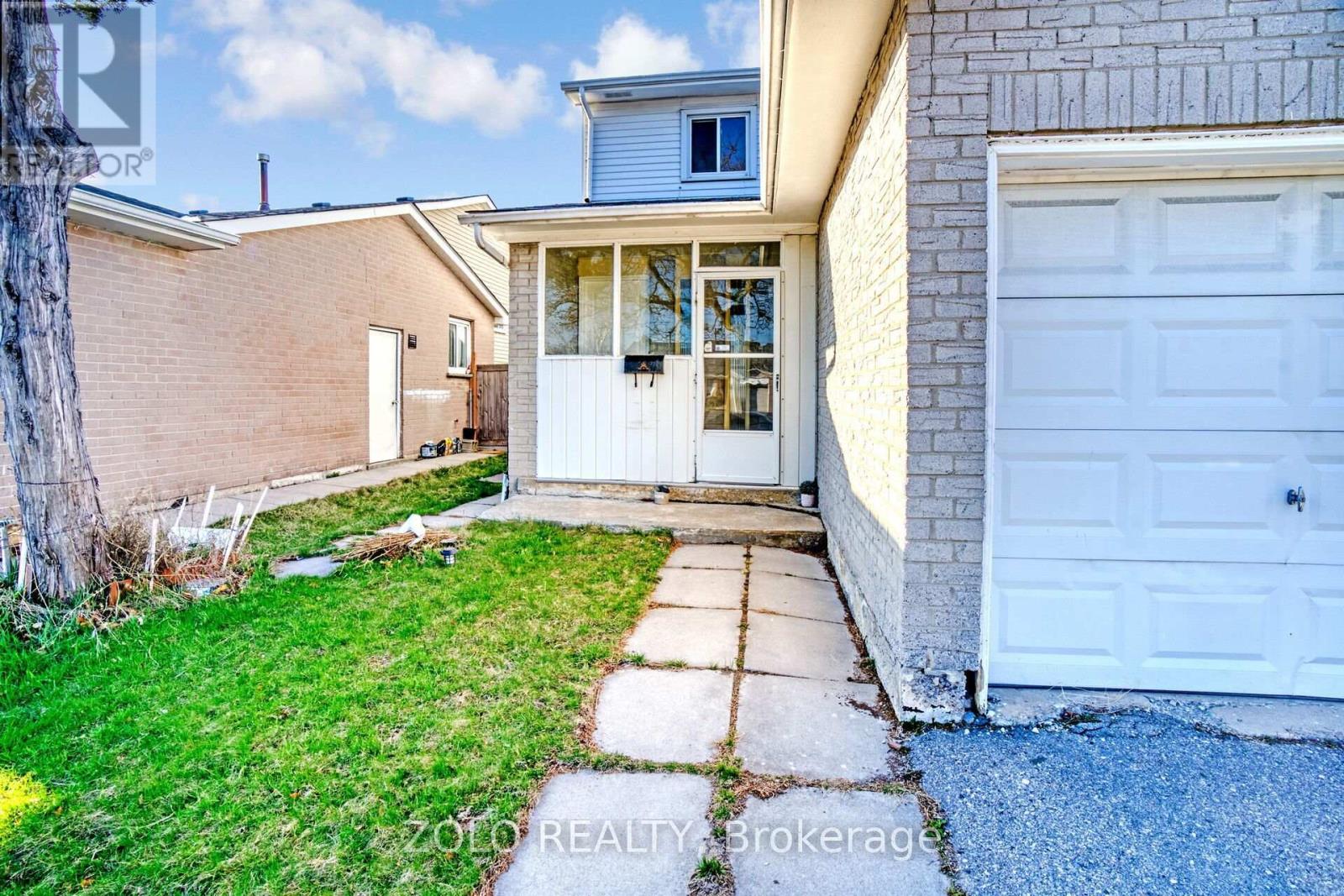 Property at 136 GOLDHAWK TRAIL image 3