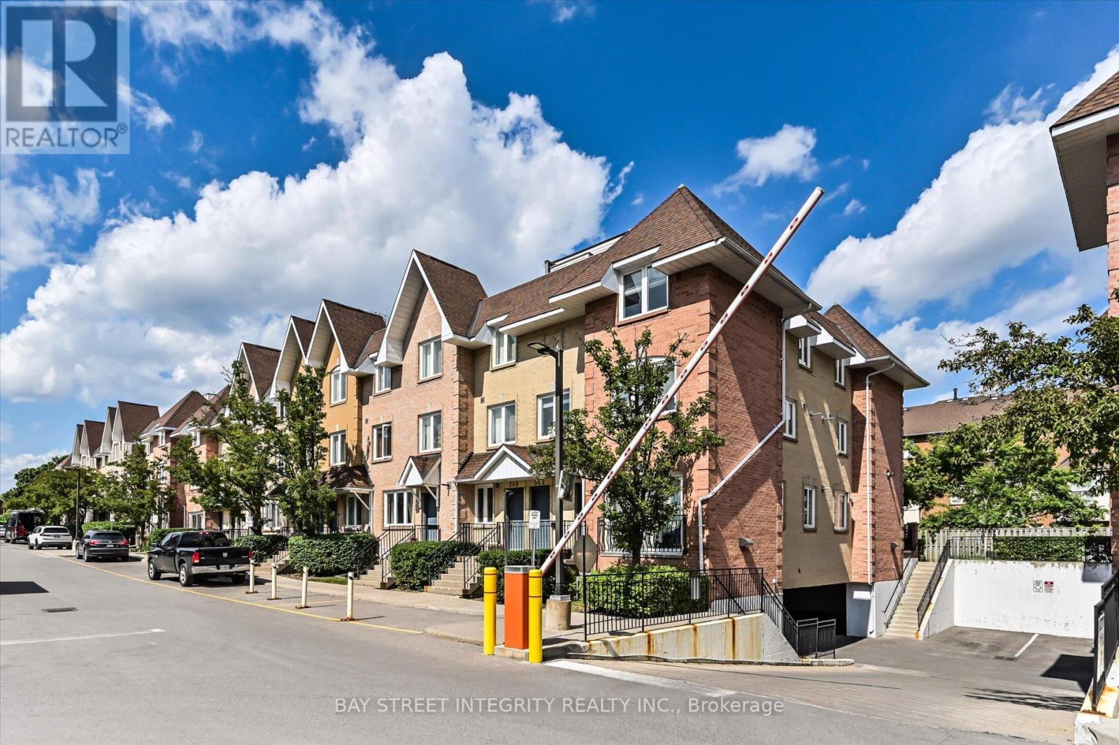 Property at 318 - 75 WELDRICK ROAD E image 1