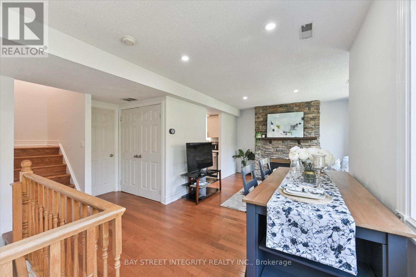 318 - 75 Weldrick Road E, Richmond Hill, Ontario  L4C 0H9 - Photo 11 - N12258747