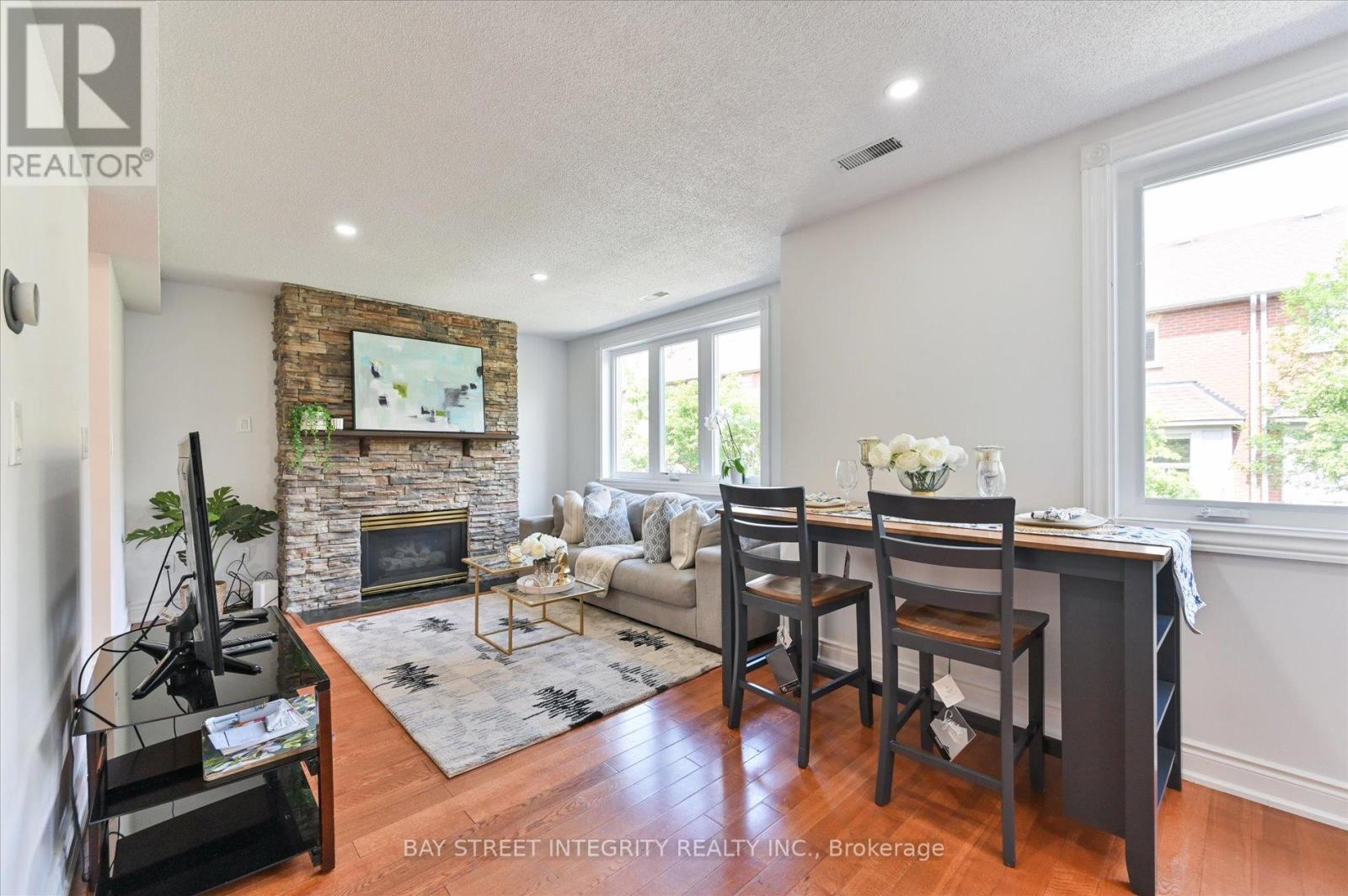 318 - 75 Weldrick Road E, Richmond Hill, Ontario  L4C 0H9 - Photo 12 - N12258747