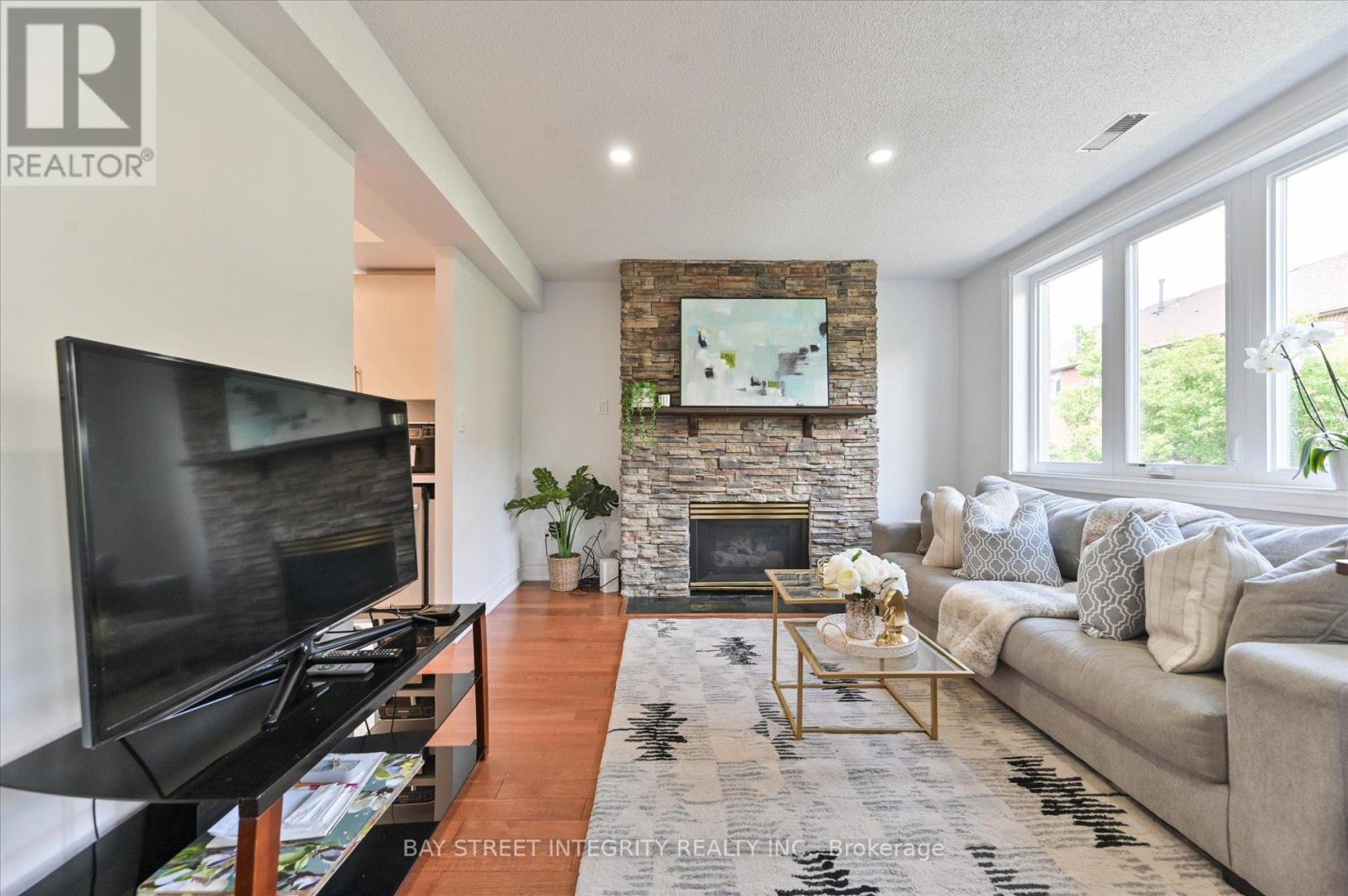 318 - 75 Weldrick Road E, Richmond Hill, Ontario  L4C 0H9 - Photo 15 - N12258747