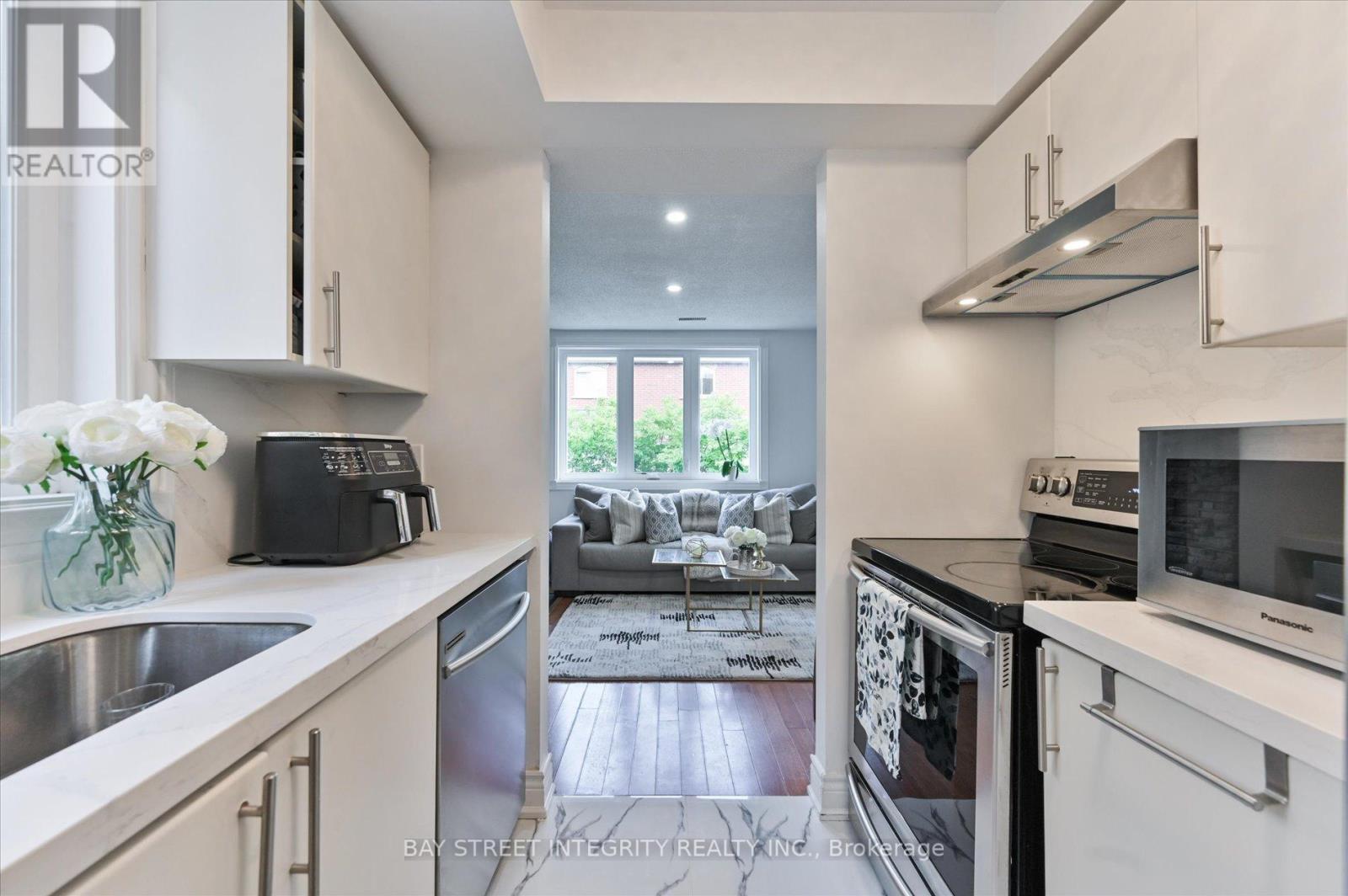 318 - 75 Weldrick Road E, Richmond Hill, Ontario  L4C 0H9 - Photo 17 - N12258747