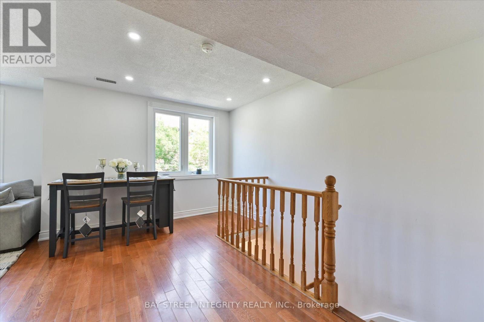 318 - 75 Weldrick Road E, Richmond Hill, Ontario  L4C 0H9 - Photo 9 - N12258747