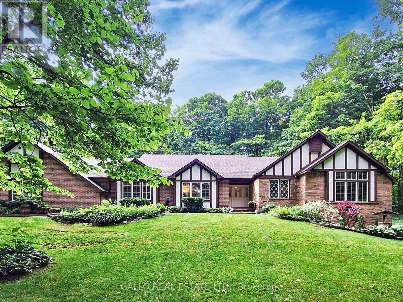 Property at 15 MAPLE BUSH TRAIL image 1