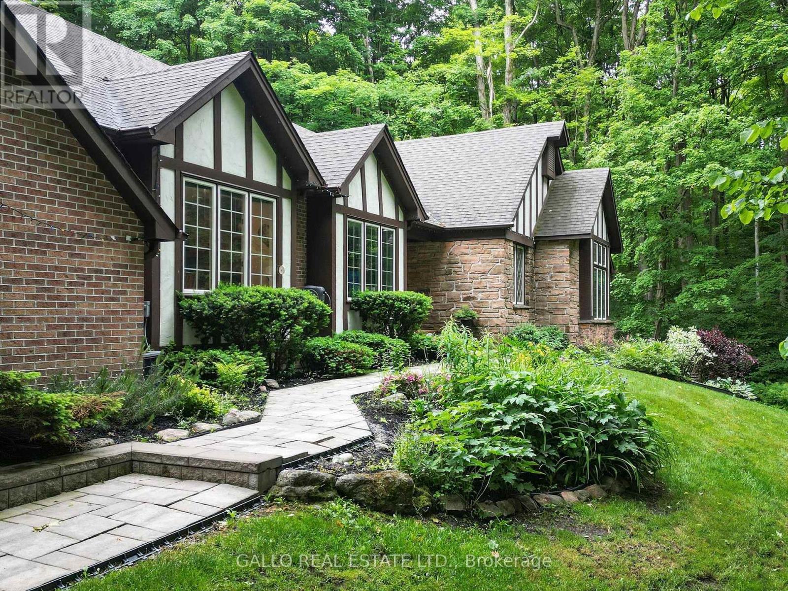 Property at 15 MAPLE BUSH TRAIL image 3