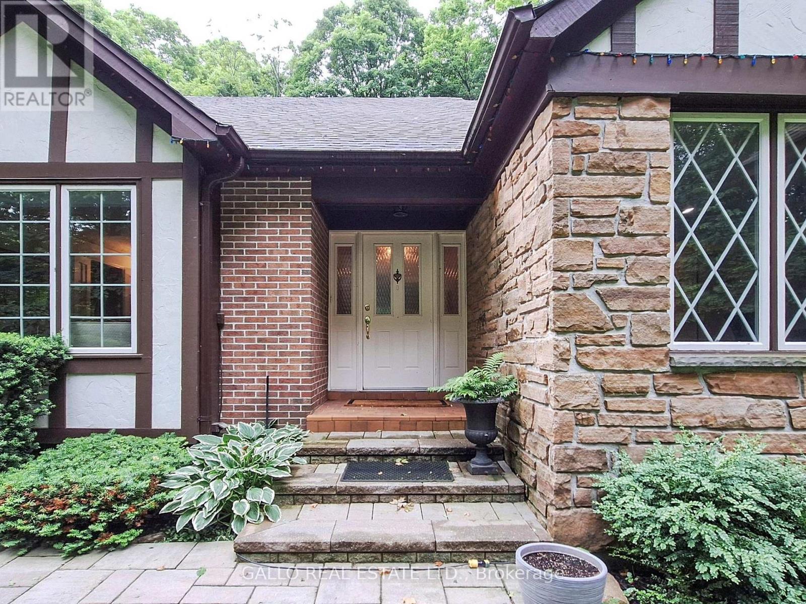 Property at 15 MAPLE BUSH TRAIL image 4