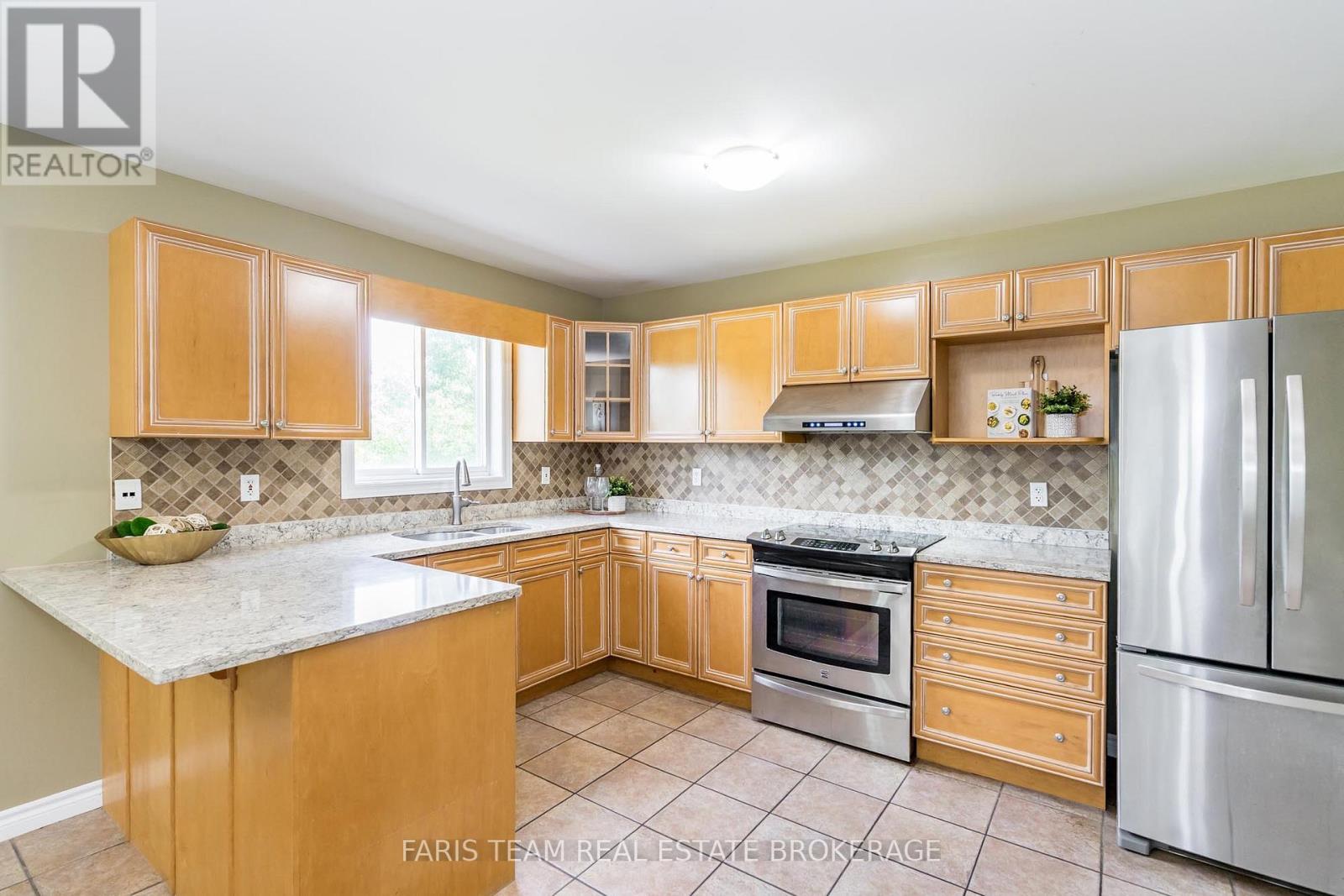 Property at 27 CAPILANO COURT image 4