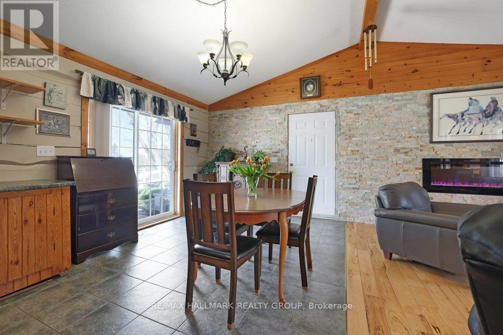 206 Old Pakenham Road, Ottawa, Ontario  K0A 1X0 - Photo 11 - X12101407