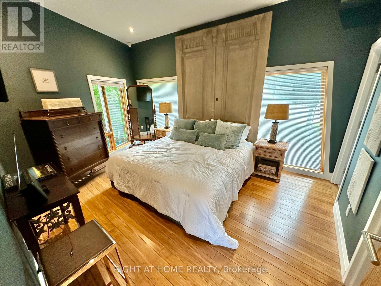 5994 River Grove Avenue, Mississauga, Ontario  L5M 4Z8 - Photo 2 - W12258636